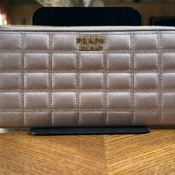 💯 Authentic Prada Quilted Zipped Long Wallet - Picture 1 of 7